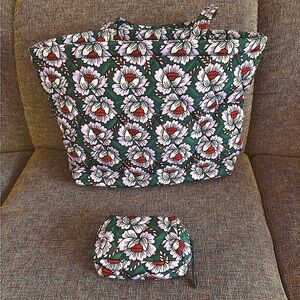 NWT Vera Bradley East West Tote & Matching Essential Small Cosmetic Bag